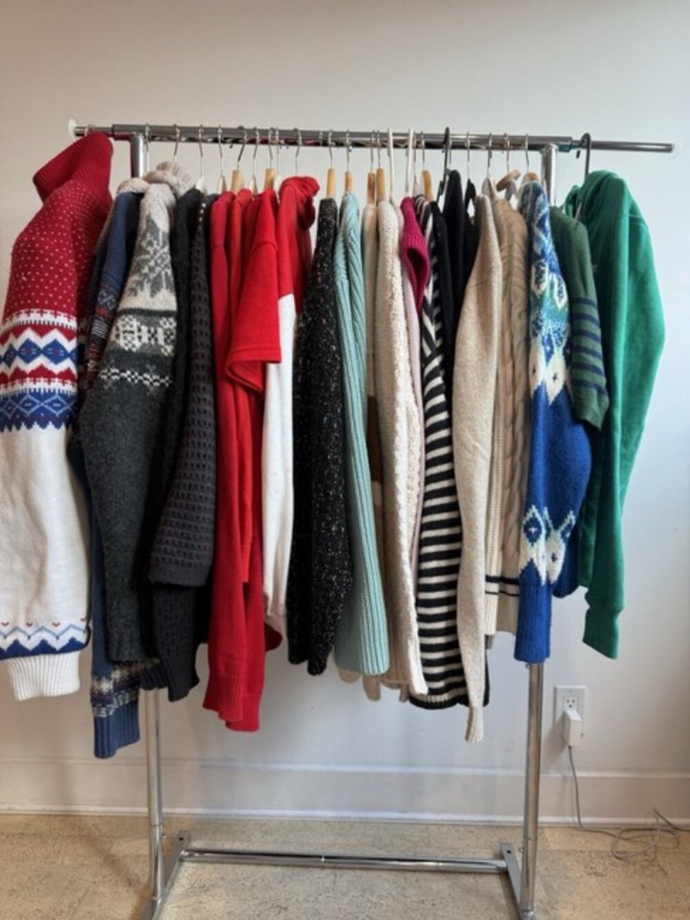 BUNDLE OF WOMENS SWEATERS AND SHIRTS SIZES SMALL TO LARGE 20+